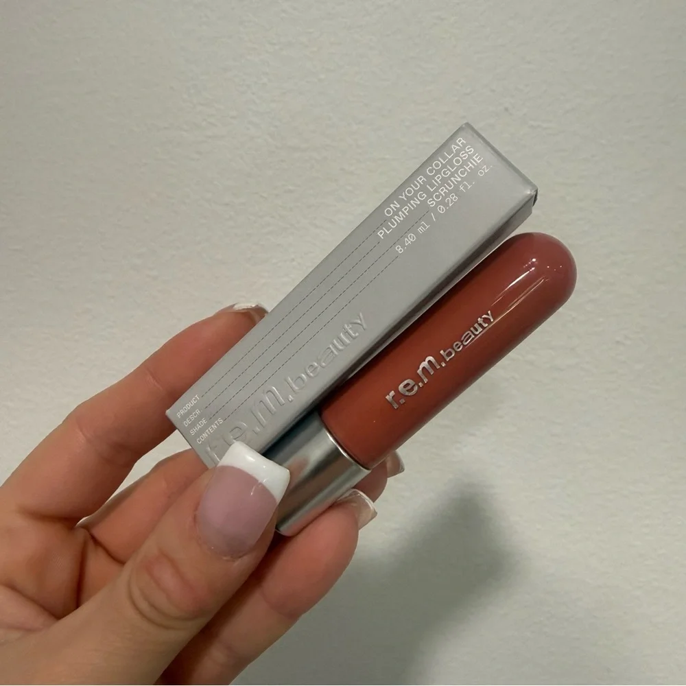 R.E.M. Beauty On Your Collar Plumping Lipgloss in Scrunchie 0.28 fl oz